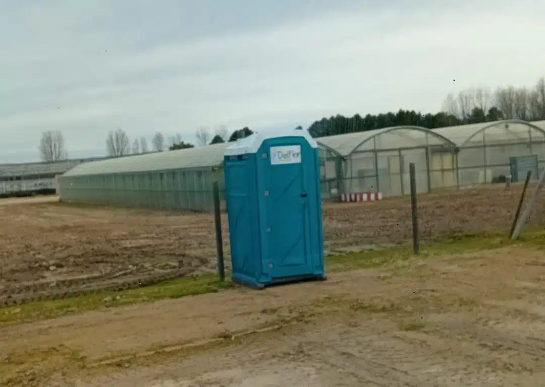 WC portátil en una explotación agrícola